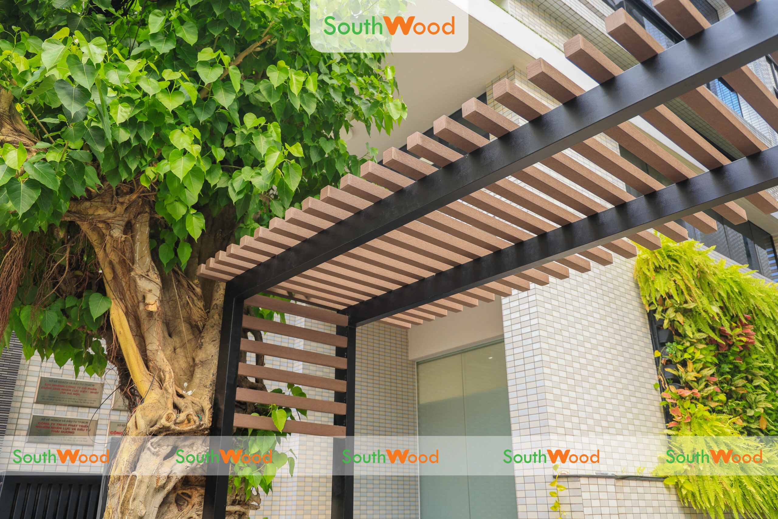 Giàn lam trang trí cổng công ty sử dụng gỗ nhựa ngoài trời Southwod