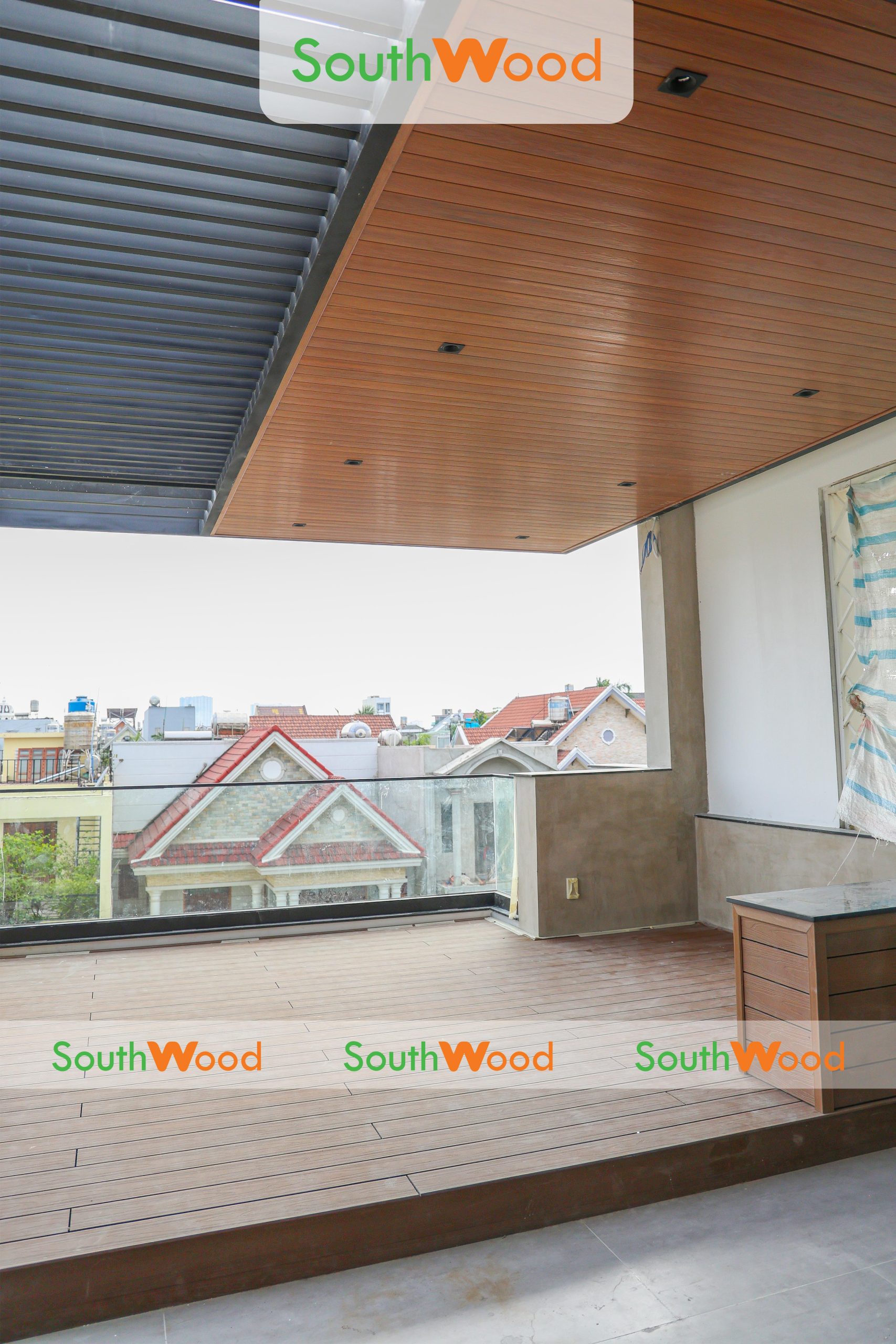 thi công trần & sàn gỗ nhựa ngoài trời 2 lớp tại Dĩ An
