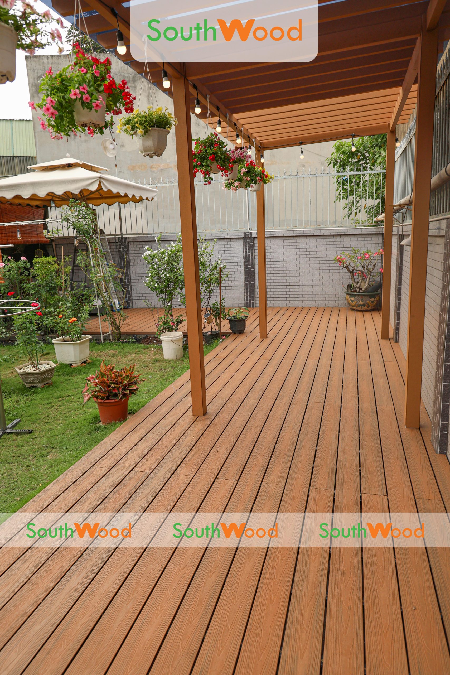 sàn gỗ nhựa ngoài trời 2 lớp sân vườn