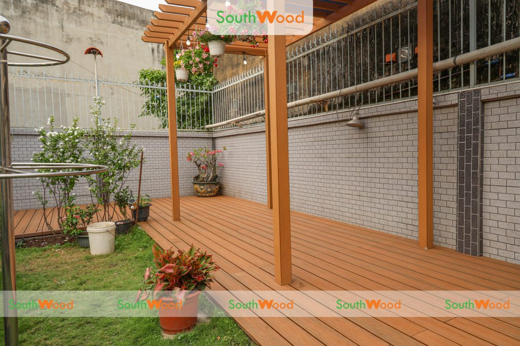sàn gỗ nhựa ngoài trời 2 lớp sân vườn