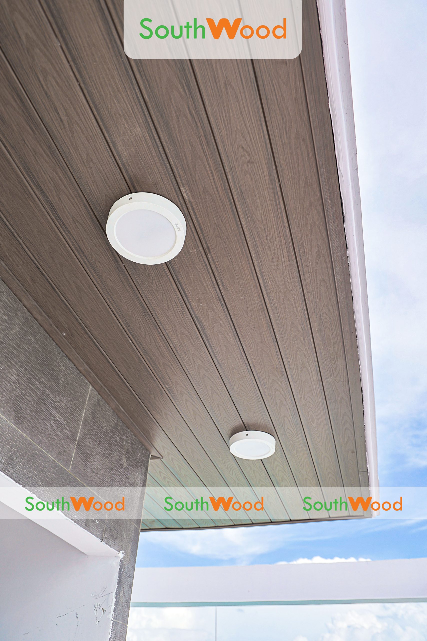 CÔNG TRÌNH NHÀ PHỐ QUẬN 11 SỬ DỤNG TẤM ỐP PVC PHỦ ASA MÀU WALNUT – GIẢI PHÁP HOÀN HẢO CHO TRẦN VÀ BAN CÔNG NGOÀI TRỜI - 9