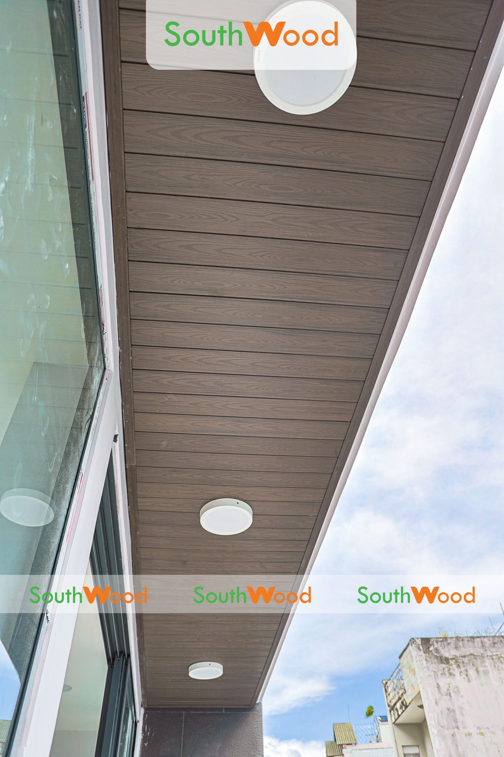 CÔNG TRÌNH NHÀ PHỐ QUẬN 11 SỬ DỤNG TẤM ỐP PVC PHỦ ASA MÀU WALNUT – GIẢI PHÁP HOÀN HẢO CHO TRẦN VÀ BAN CÔNG NGOÀI TRỜI - 5