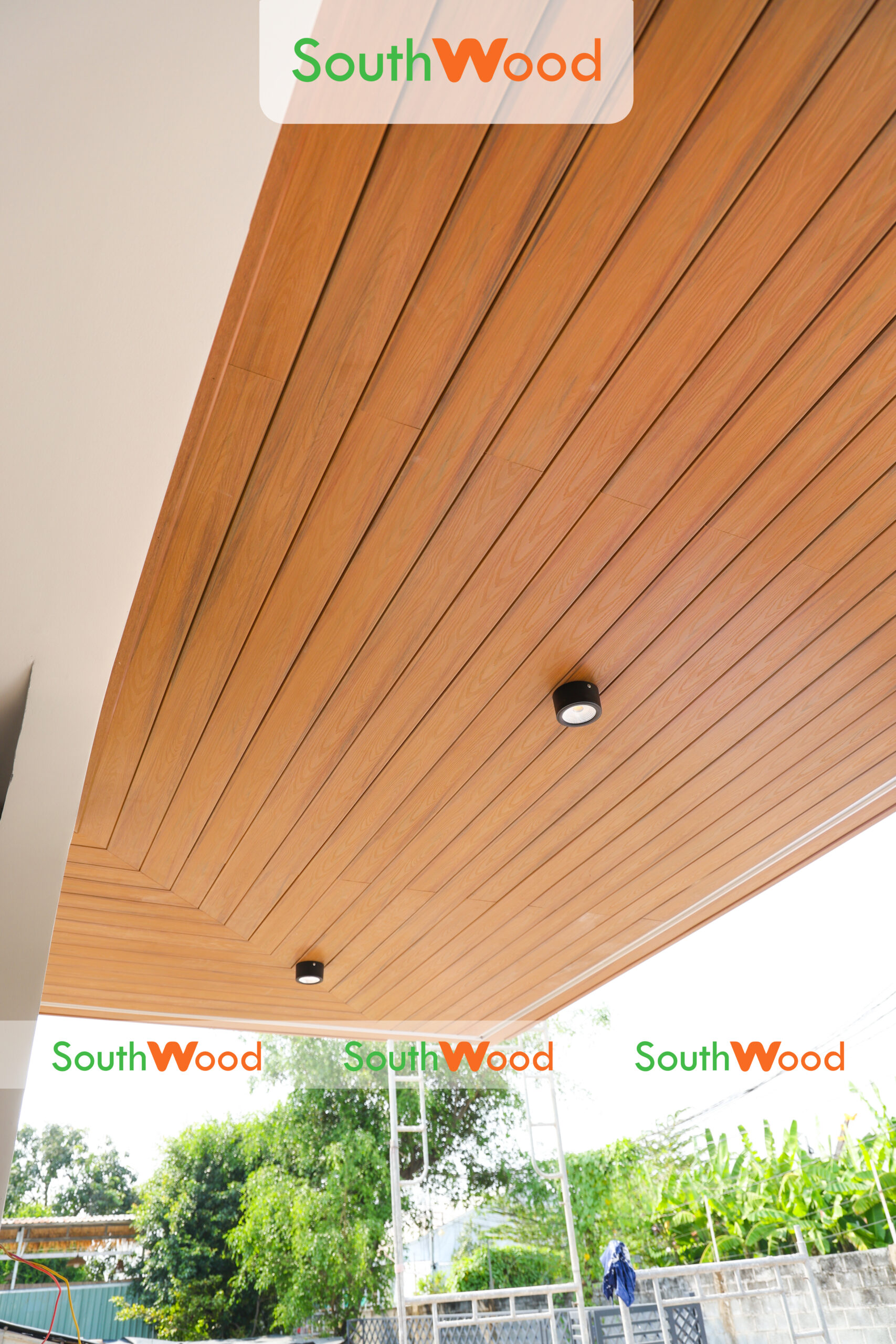 Công trình ốp trần 100H16 Teak mái hiên